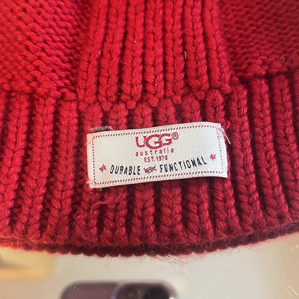 UGG Kids Vibrant Red Knit Hat with Pom-Pom 2-4 years old - Picture 3 of 5